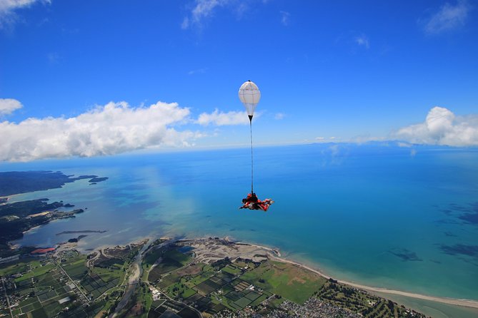 13,000ft Skydive over Abel Tasman with NZ's Most Epic Scenery - Why Motueka makes a strong jump point