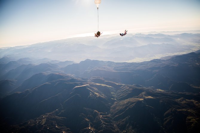 13,000ft Skydive over Abel Tasman with NZ's Most Epic Scenery - What the 13,000-foot jump feels like