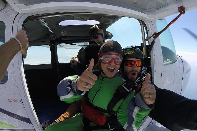 15,000ft Tandem Skydive in Bay of Plenty - The 20 to 25-Minute Flight Above the Bay of Plenty