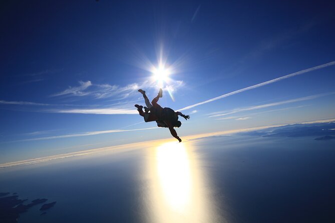 18,000ft Tandem Skydive over Abel Tasman - The 18,000-foot freefall