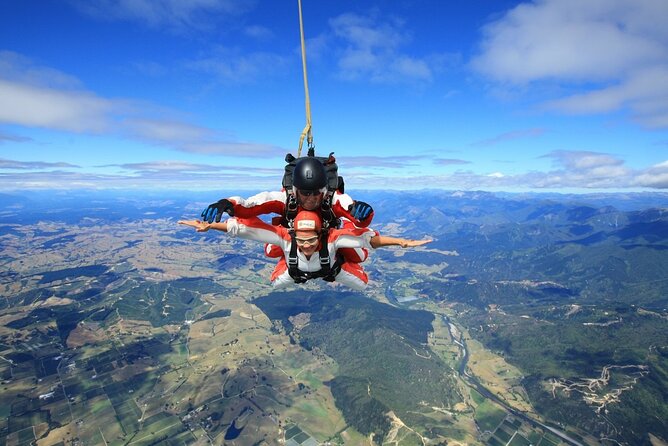 18,000ft Tandem Skydive over Abel Tasman - Is $1,080 good value?
