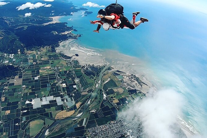 18,000ft Tandem Skydive over Abel Tasman - Who should book this experience?