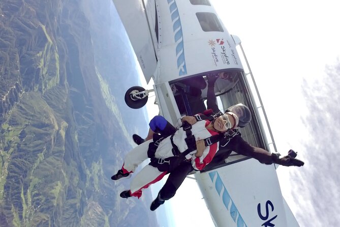18,000ft Tandem Skydive over Abel Tasman - Meeting in Nelson and reaching the jump site