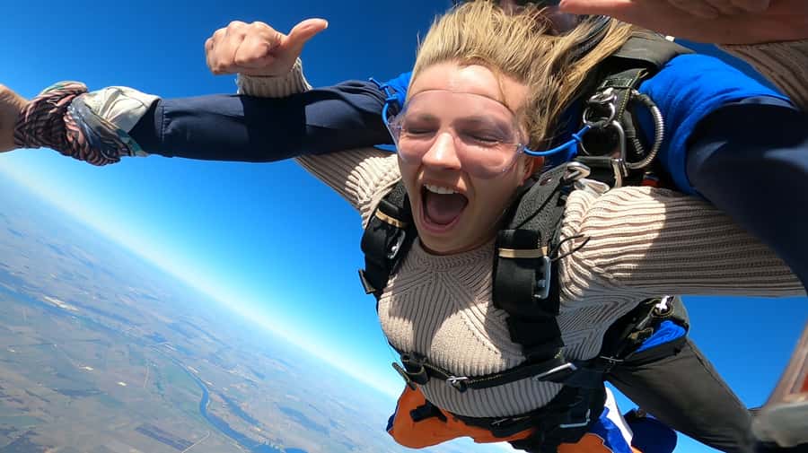 Adelaide: Tandem Skydiving over Lake Alexandrina - The briefing and meeting your instructor