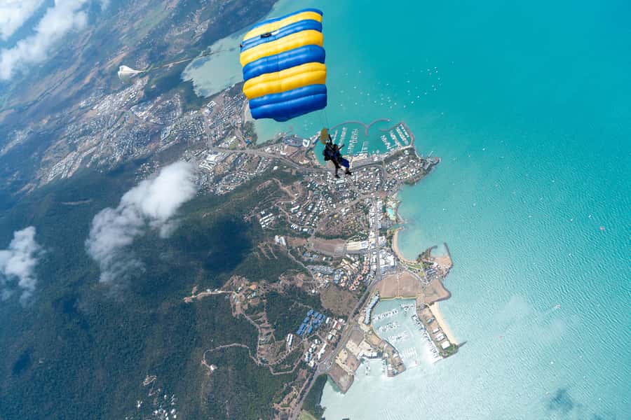 Airlie Beach: Tandem Skydive over the Whitsundays - Who should book this Airlie Beach experience?