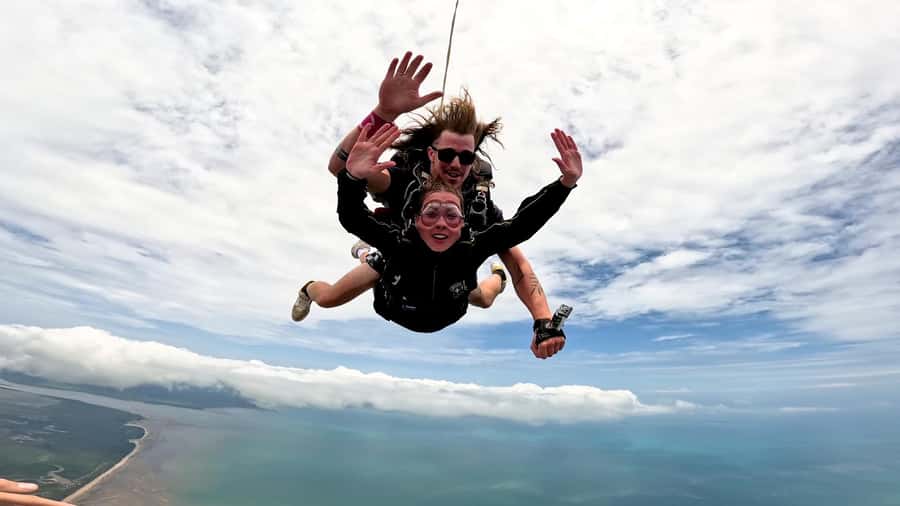 Airlie Beach: Tandem Skydiving Experience with Beach Landing - From Wisdom Cafe to the airfield