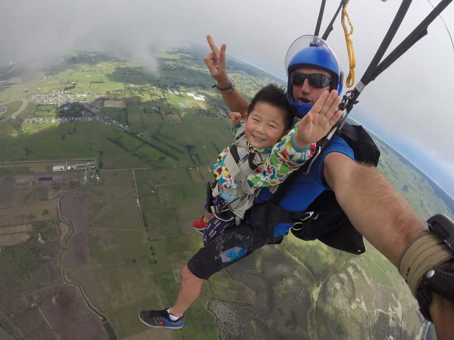 Auckland: 13000, 16000, or 18000-Foot Tandem Skydive - The scenic flight above Auckland