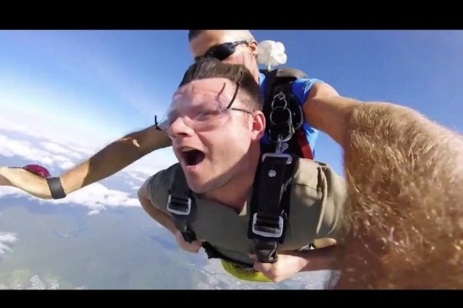 Cairns: Tandem Skydive Experience over Reef & Rainforest - Freefall: the short, wild part