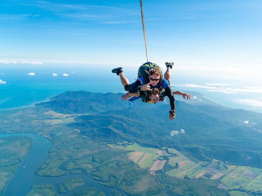 Cairns: Tandem Skydive Experience - Arrival, transfers, and the three-hour schedule