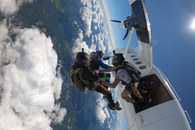 Dubai Skydive Tandem Over The Palm including Transfers - The aircraft climb to 13,000 feet