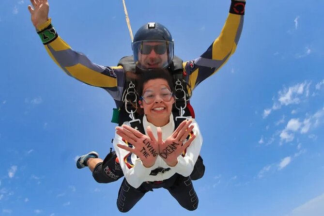 Dubai Skydive Tandem Over The Palm including Transfers - The free-fall and parachute descent