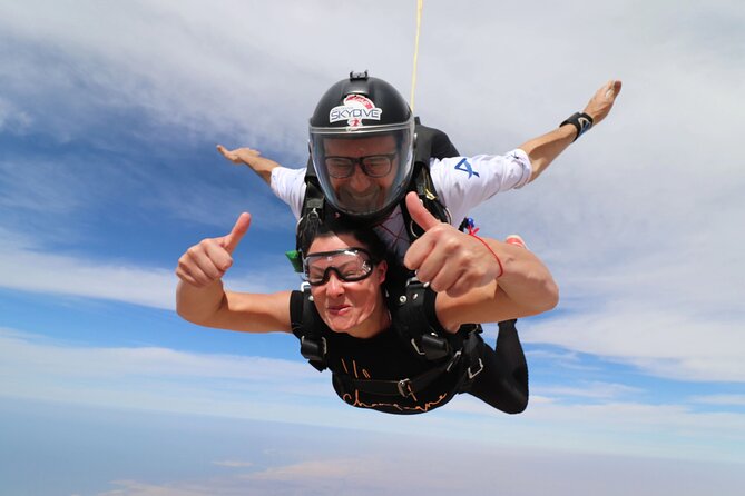 Dubai Skydive Tandem Over The Palm including Transfers - Photos, video, and the value of the package