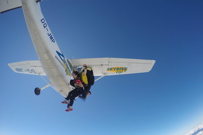 Extreme 12000ft Tandem Jump (45 seconds free fall) - A Morning With Chris and CJ