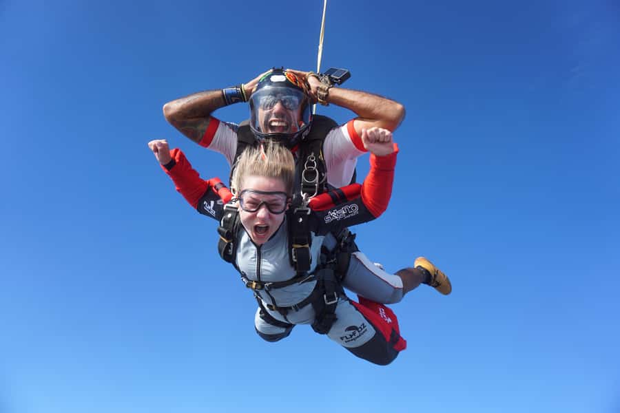 Foz do Iguacu: Skydiving Experience with Photos and Videos - What happens before you leave the plane