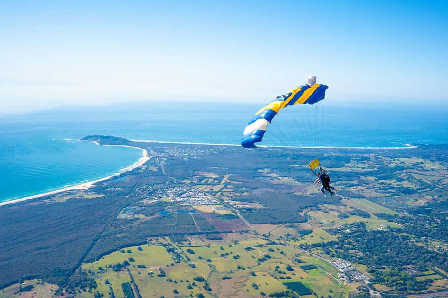 From Brisbane: Tandem Skydive Experience over Byron Bay - Who should book this experience?