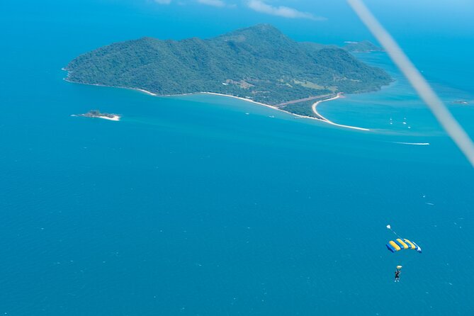 From Cairns: Tandem Skydive Experience over Mission Beach - What the Feedback Says About the Staff and Setting
