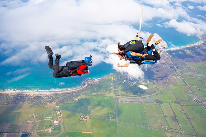 From Melbourne: Tandem Skydive over Great Ocean Road - Five minutes beneath the parachute