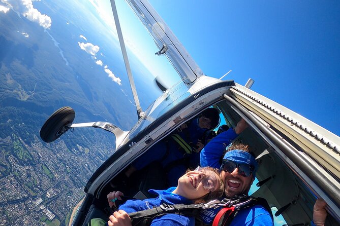 From Sydney: Tandem Skydive Experience over Wollongong Beach - The safety briefing and gear check