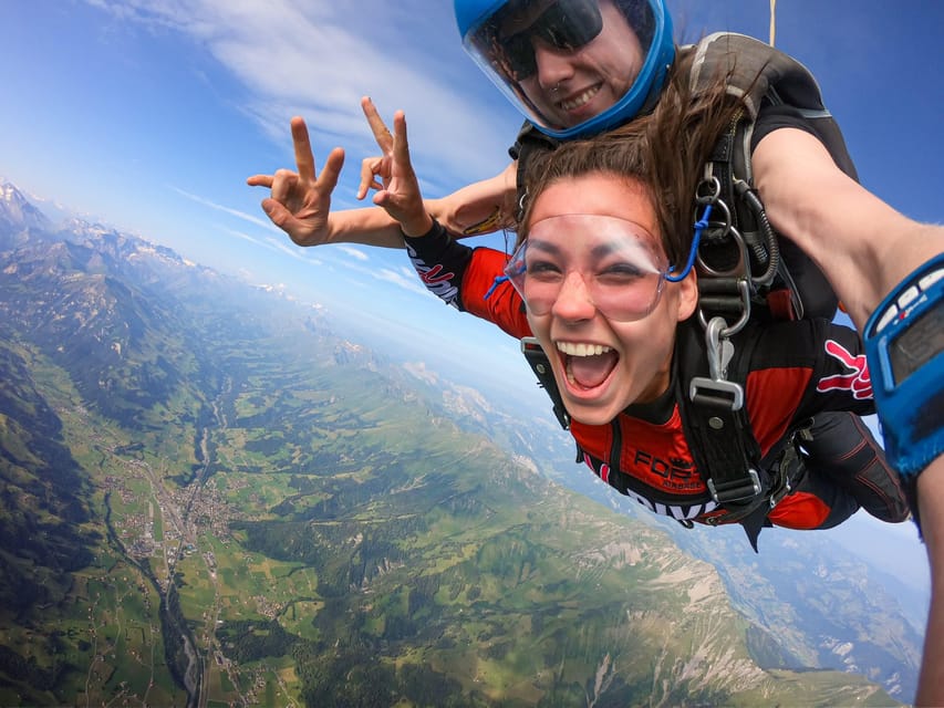 From Zurich: Interlaken Skydiving & Scenic Flight Adventure - The 4,000-meter tandem jump