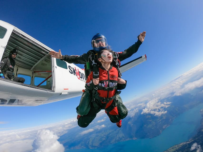 From Zurich: Interlaken Skydiving & Scenic Flight Adventure - The small group and English support