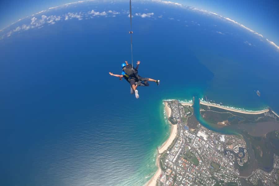 Gold Coast: Tandem Skydiving Experience - The 20-minute flight to 12,000 feet