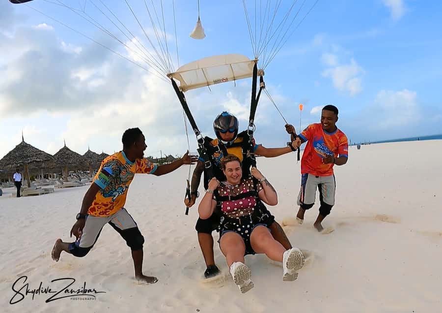 Kendwa: Tandem Skydive in Zanzibar - The aircraft climb to 10,000 feet