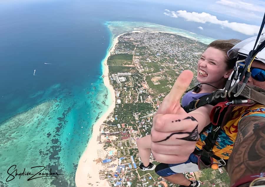 Kendwa: Tandem Skydive in Zanzibar - Five to ten minutes under the parachute