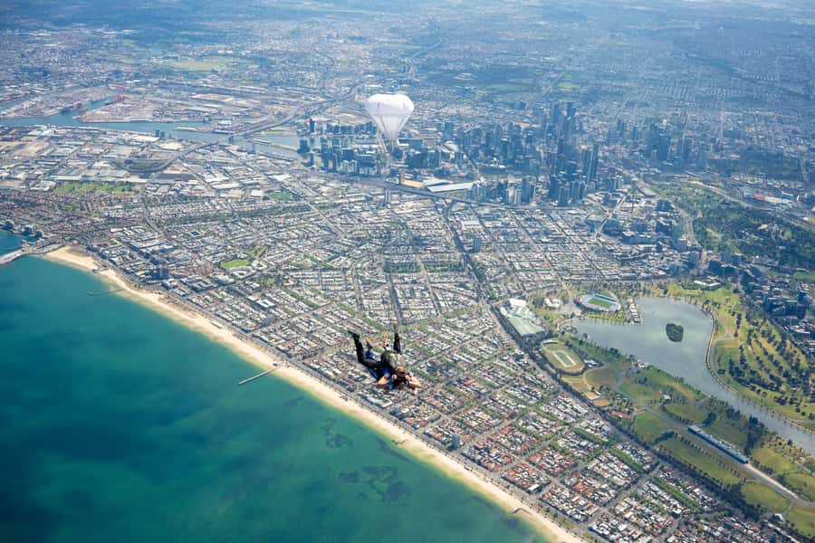 Melbourne: Tandem Skydive Experience over St. Kilda Beach - Who should book this experience