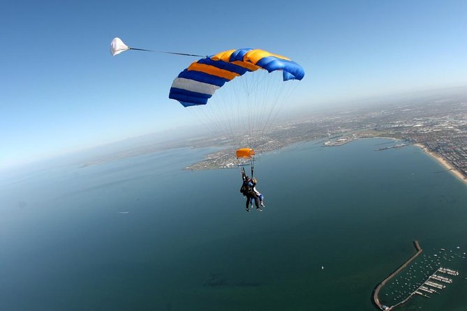 Melbourne: Tandem Skydive Experience over St. Kilda Beach - Five to seven minutes beneath the parachute