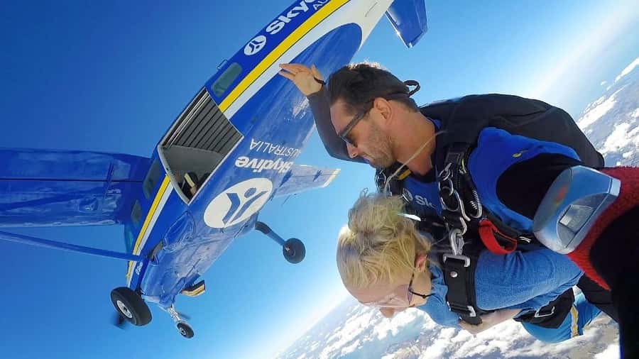 Melbourne: Tandem Skydive over Great Ocean Road + Transfer - Photos, videos, and outside camera flyers