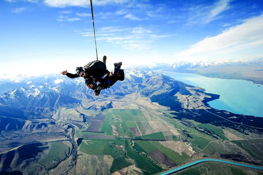 Mount Cook: Tandem Skydive Experience - The safety briefing and preparation