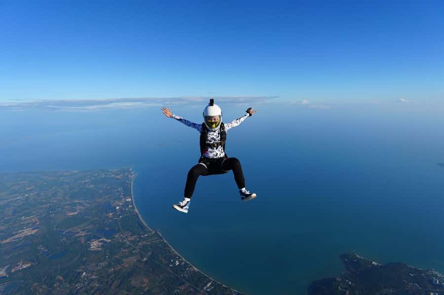 Pattaya: Dropzone Tandem Skydive Experience with Ocean Views - Who should book this experience?