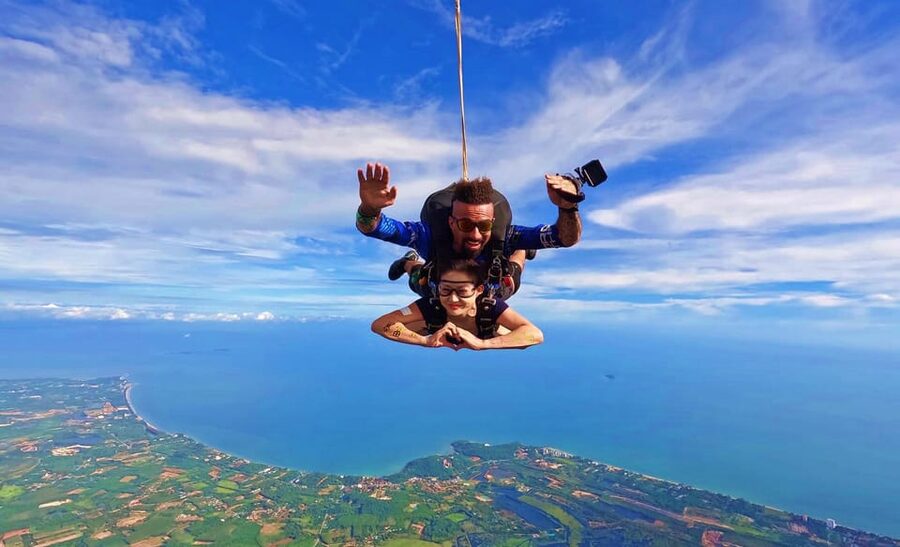 Pattaya: Dropzone Tandem Skydive with Return Transfer - Clothing, Weight Rules, and Health Limits