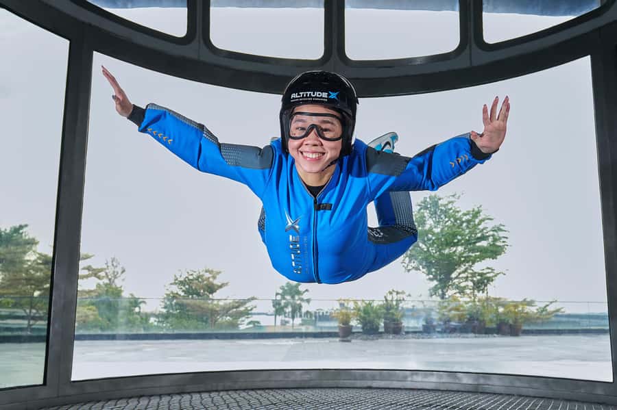 Singapore: I-Fly Indoor E-Ticket for 2 Skydives - Training, clothing, and safety gear