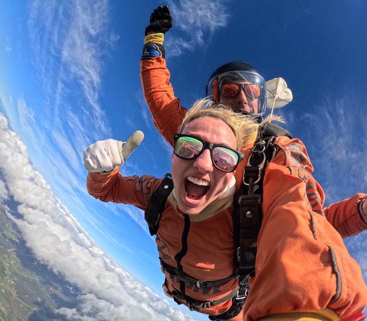 Skydive Algarve: Tandem Skydiving 10.000ft (up to 15.000ft) - Arriving at Portimão Airfield