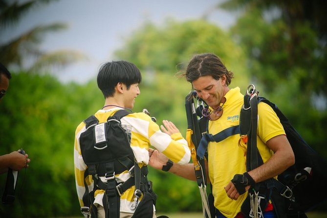 Skydive Fiji Legend 13000ft Tandem Jump (60 seconds free fall) - Who will enjoy this jump most?