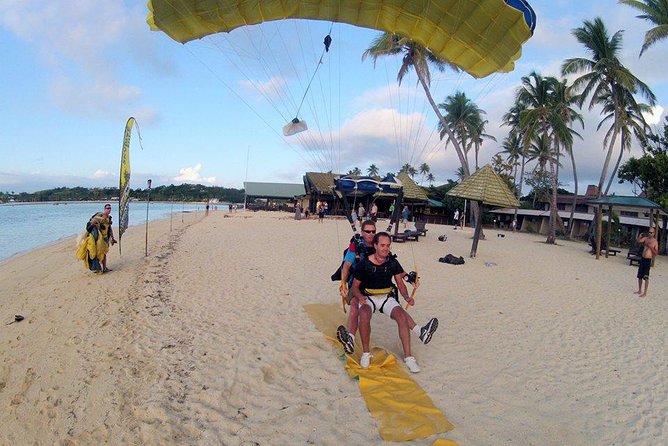 Skydive Fiji Radical 10000ft Tandem Jump (30 seconds free fall) - The freefall and parachute views