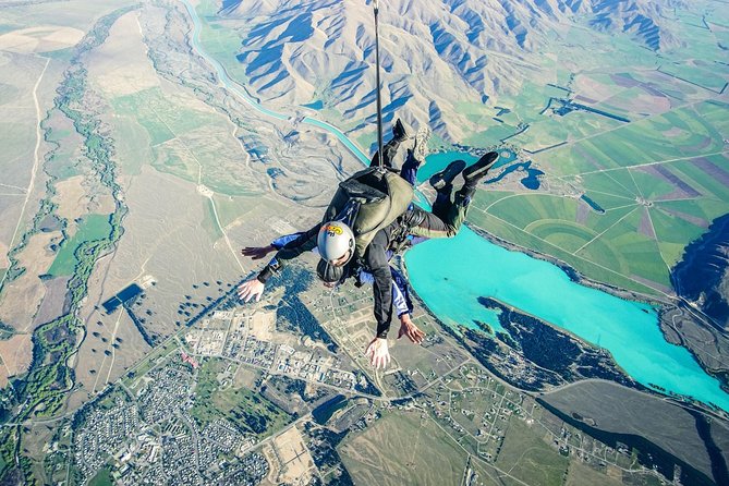 Skydive Mt. Cook - 20+ Seconds of Freefall from 10,000ft - The people and the tone of the operation
