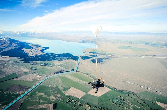 Skydive Mt. Cook - 45+ Seconds of Freefall from 13,000ft - A tandem team that takes nervous jumpers seriously