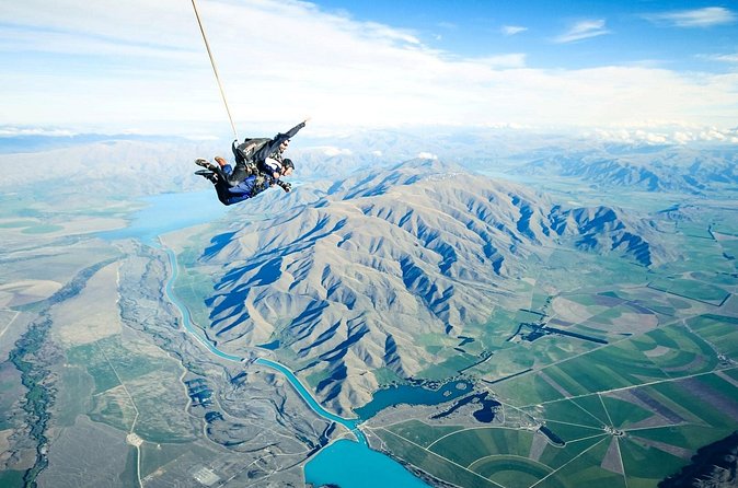 Skydive Mt. Cook - 45+ Seconds of Freefall from 13,000ft - Who will enjoy this most?