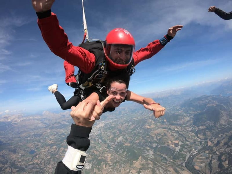 Skydiving in Gap-Tallard - The ride to the plane and the 15-minute flight