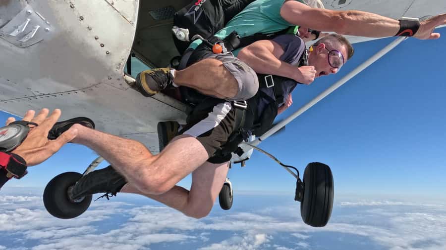 Sydney, Shellharbour: 15,000ft Tandem Beach Skydive - The beach landing at The Shallows