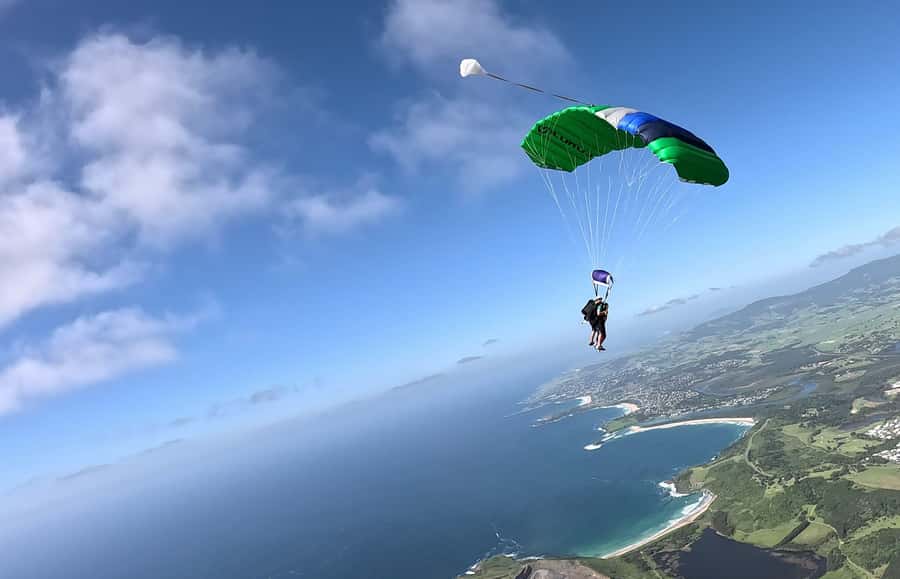 Sydney, Shellharbour: 15,000ft Tandem Beach Skydive - Who will get the most from this jump?