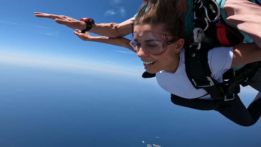 Sydney, Shellharbour: 15,000ft Tandem Beach Skydive - From Albion Park Station to the airport
