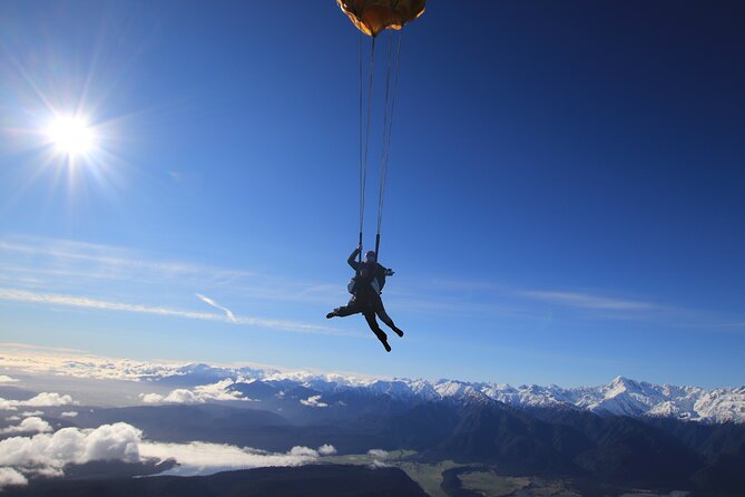 Tandem Skydive 13,000ft from Franz Josef - The freefall at about 200 kilometers per hour
