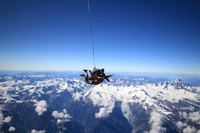 Tandem Skydive 16,500ft from Franz Josef - The aircraft climb and freefall