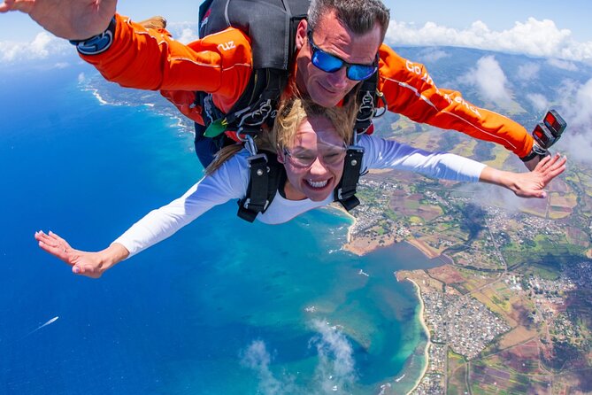Tandem Skydiving with GoJump in Hawaii - The parachute ride and ocean views