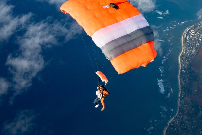 Tandem Skydiving with GoJump in Hawaii - Preparing for the aircraft and tandem jump
