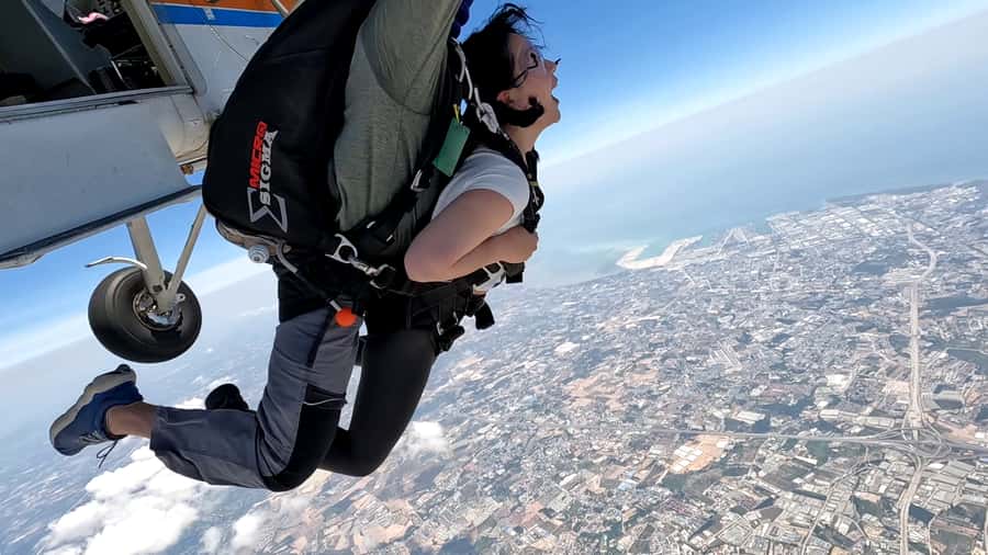 Thailand: Tandem Skydive Over Bangkok & Pattaya - The 30-minute shooting range stop
