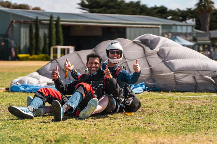 Torquay: Skydive over The Great Ocean Road - opt Melb pickup - The scenic flight to 15,000 feet
